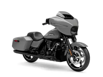 Talk with us about financing - trade up to your dream! 2025 Harley-Davidson Street GlideFeatures may...