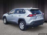 Le Toyota RAV4 LE AWD 2023 est propulsé par un moteur 4 cylindres atmosphérique de 2,5 L Dynamic For... (image 4)