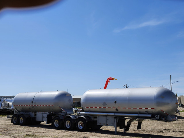 1982 Mississippi Super B train Industrial Gas Tank Trailer  in Heavy Equipment in Edmonton - Image 4
