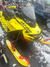 2020 Ski-Doo MXZ X Rotax 850 E-TEC Ripsaw 1.25 Yellow