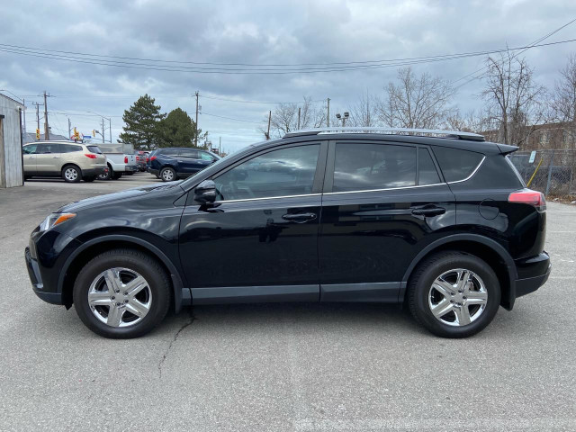  2017 Toyota RAV4 LE ** AWD, LANE WARN, BACK CAM ** in Cars & Trucks in St. Catharines - Image 4