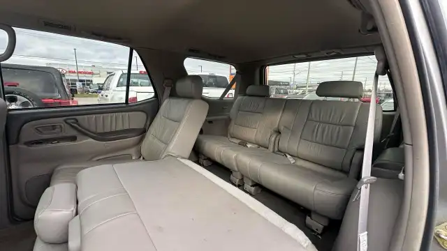 2004 Toyota Sequoia Limited*4X4*LEATHER*GREAT SHAPE*RELIABLE*AS  in Cars & Trucks in London - Image 16