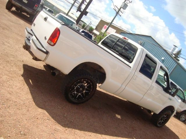 2005 Ford Super Duty F-250 4x4 CREW CAB LARIAT DIESEL in Cars & Trucks in Edmonton - Image 3