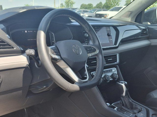 2022 Volkswagen Taos Highline4Motion | Leather | Pano Roof in Cars & Trucks in Guelph - Image 2