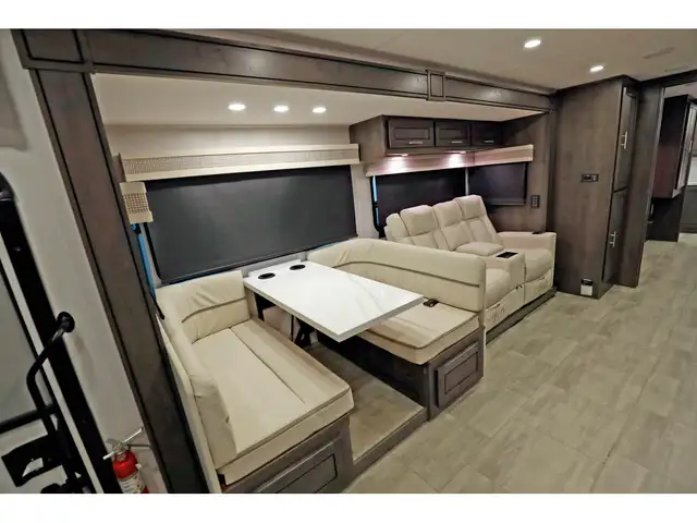 2025 Forest River Georgetown 5 Series Gt5 34H5 3 extensions 2025 in RVs & Motorhomes in Laval / North Shore - Image 13