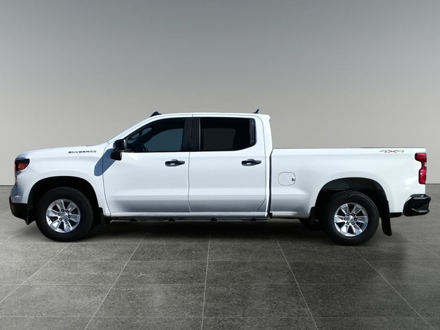 2022 Chevrolet Silverado 1500 4WD Crew Cab 147 Work Truck in Cars & Trucks in Lethbridge - Image 2