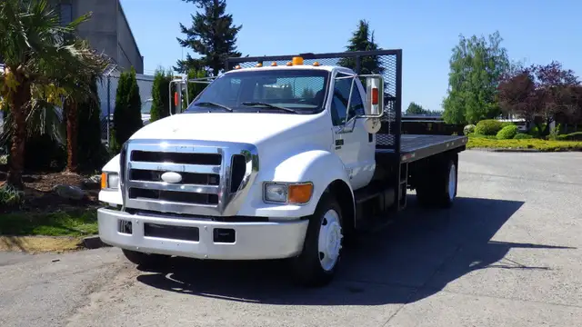 2006 Ford F650 16 Foot Flat Deck in Cars & Trucks in Delta/Surrey/Langley - Image 5