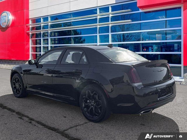 2023 Chrysler 300 300S | Leather | Pano Roof | Nav | Safetytec in Cars & Trucks in Guelph - Image 4
