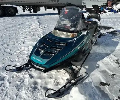 Great family sled, reverse, electric start, 2-up seat, tempaflow, ready to go !!