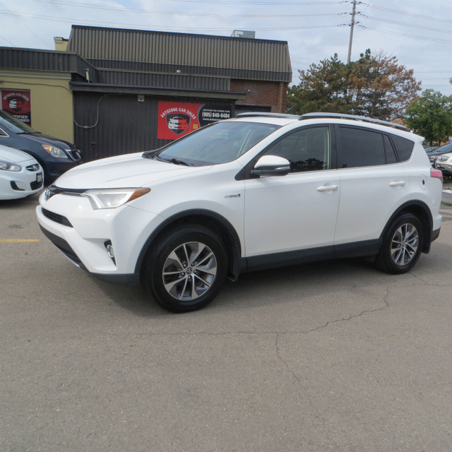 2016 Toyota RAV4 Hybrid AWD HYBRID XLE in Cars & Trucks in Mississauga / Peel Region - Image 2