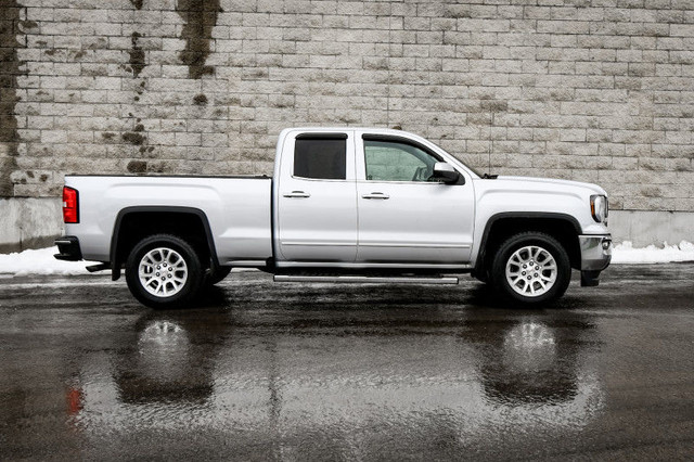 2018 GMC Sierra 1500 SLE • HEATED SEATS • TOUCHSCREEN • R-V CAM in Cars & Trucks in Kingston - Image 2