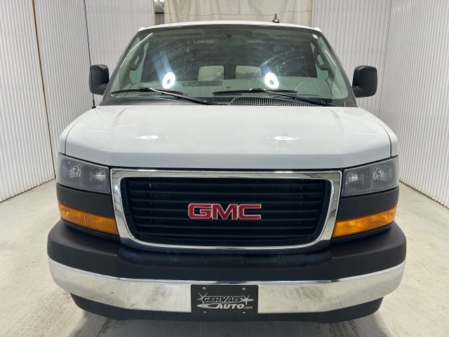 2023 GMC Savana Cargo Van Utilitaire 2500 Courte 135po V6 A/C in Cars & Trucks in Shawinigan - Image 2