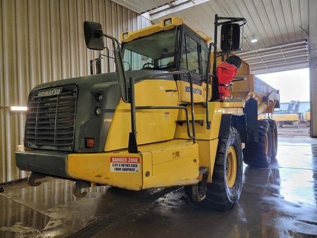 Komatsu HM300-3 Articulated Rock Truck w/ wide tires & tailgate in Heavy Equipment in Calgary