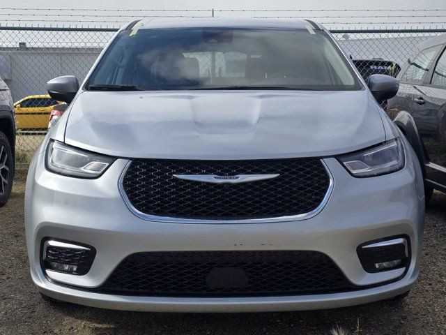 2023 Chrysler Pacifica Touring L in Cars & Trucks in Grande Prairie - Image 2