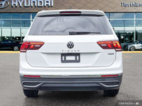 Experience the confident handling and versatile space of this 2024 Volkswagen Tiguan Comfortline. Bo... (image 3)