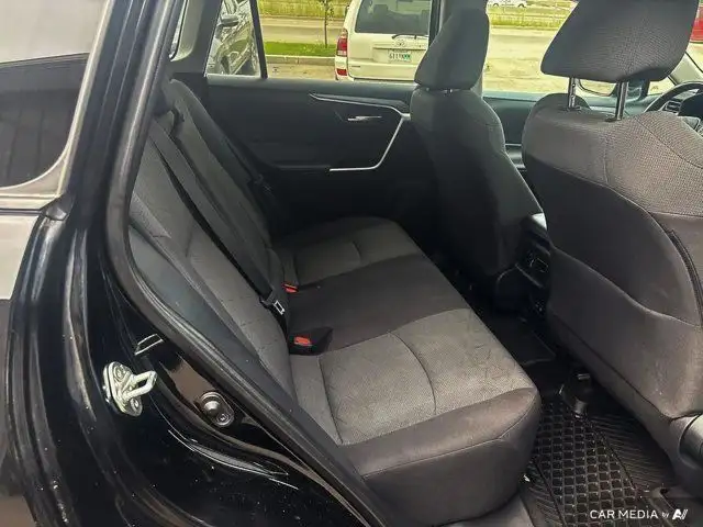 2020 Toyota RAV4 XLE | AWD | Sunroof | Heated Seats | Back Up in Cars & Trucks in Saskatoon - Image 25