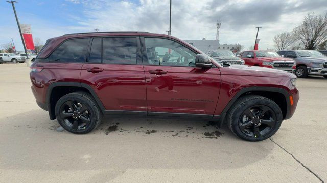 2025 Jeep Grand Cherokee Altitude | Sunroof | Remote Start in Cars & Trucks in Edmonton - Image 4