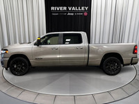 NAVIGATION, LEATHER-FACED FRONT VENTED BUCKET SEATS, DUAL-PANE PANORAMIC SUNROOF, SPORT PERFORMANCE... (image 5)