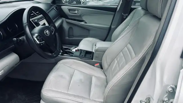 2017 Toyota Camry Hybrid XLE in Cars & Trucks in Oakville / Halton Region - Image 9