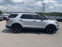 Navigation, Leather Seats, Cooled Seats, Remote Start, Rear View Camera! This 2018 Ford Explorer has... (image 3)