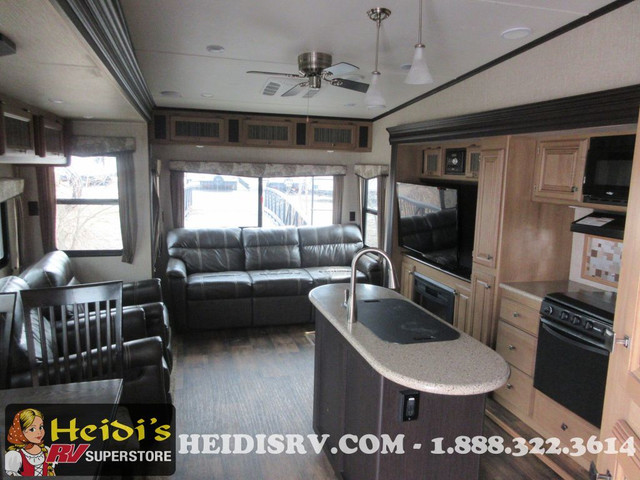 2017 CROSSROADS CRUISER 356BL (MID BUNKS, ISLAND KIT.) in Travel Trailers & Campers in Barrie - Image 3