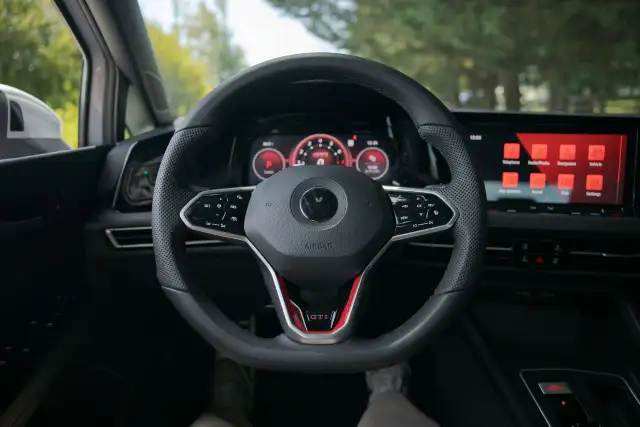 2022 Volkswagen Golf GTI in Cars & Trucks in Delta/Surrey/Langley - Image 9