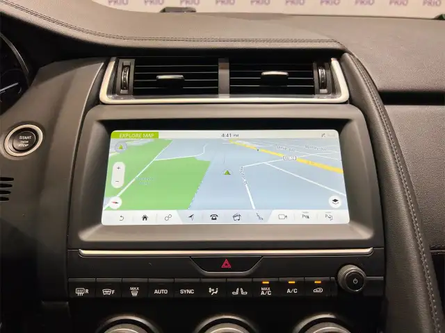 2020 Jaguar E-PACE dans Autos et camions dans Ottawa - Image 25