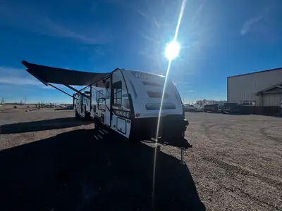 Stock # 17251 Location Calgary: 272211 TWP Rd 241B, Rocky View County, AB T1X 2E2403-770-3092 Year 2...