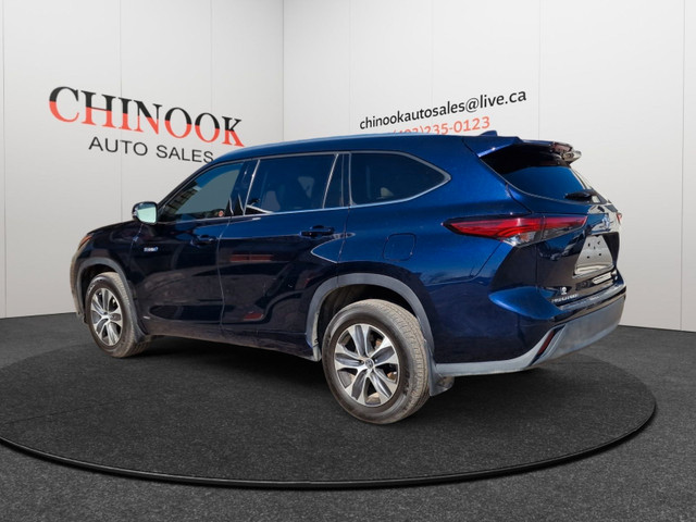 2020 Toyota Highlander Hybrid XLE in Cars & Trucks in Calgary - Image 4