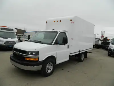 2023 CHEVROLET EXPRESS 12FT CUBE VAN 3500 (1 TON) Single wheel .4.3L engine automatic transmission,...