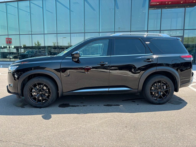 2022 Nissan Pathfinder Platinum 4WD | 7 Passenger | Accident Fre in Cars & Trucks in Calgary - Image 3