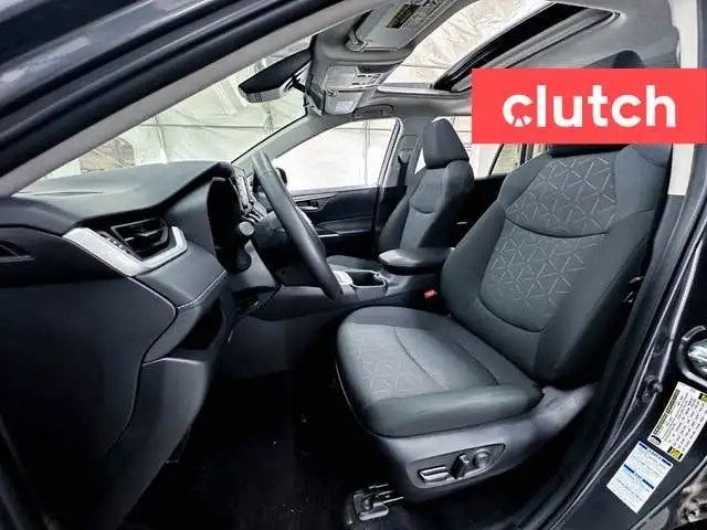 2022 Toyota RAV4 XLE AWD w/ Apple CarPlay, Heated Front Seats, R dans Autos et camions dans Ville de Toronto - Image 15