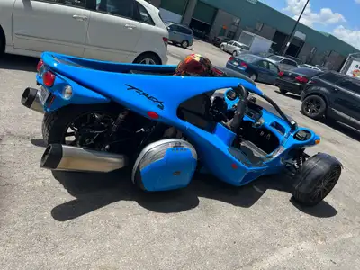 Auto Global - Montréal PRET POUR LA SAISON RIEN A FAIRE DESSUS BEAUCOUP DE CARBONE AJOUTÉS... AILES,...