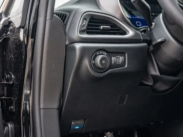 2025 Chrysler Pacifica Select in Cars & Trucks in Barrie - Image 19