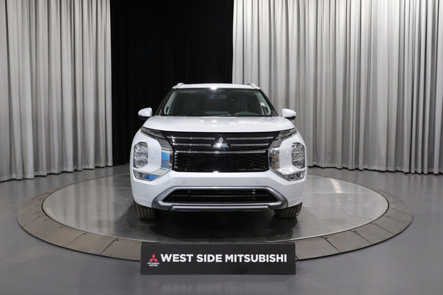 2025 Mitsubishi Outlander SEL LOW KM DEMO in Cars & Trucks in Edmonton - Image 2