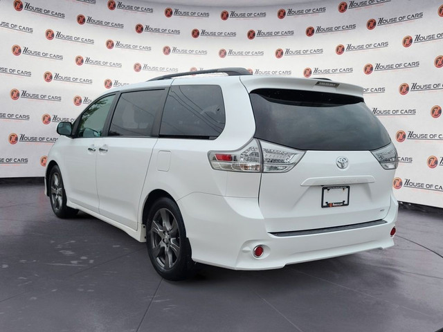 2017 Toyota Sienna SE / 8 Passenger / Leather / Back Up Camera in Cars & Trucks in Calgary - Image 4