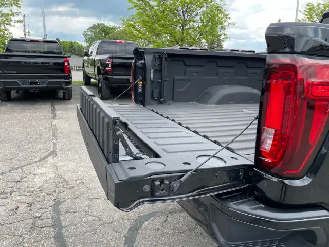 2023 GMC Sierra 2500HD in Cars & Trucks in Oakville / Halton Region - Image 8