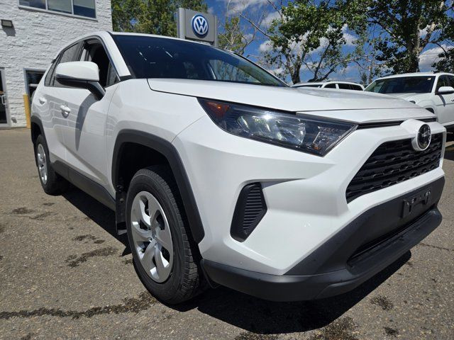 2022 Toyota RAV4 LE in Cars & Trucks in Calgary - Image 3