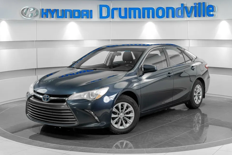 TOYOTA CAMRY HYBRID LE 2015 + CAMERA + A/C + MAGS + CRUISE + WOW