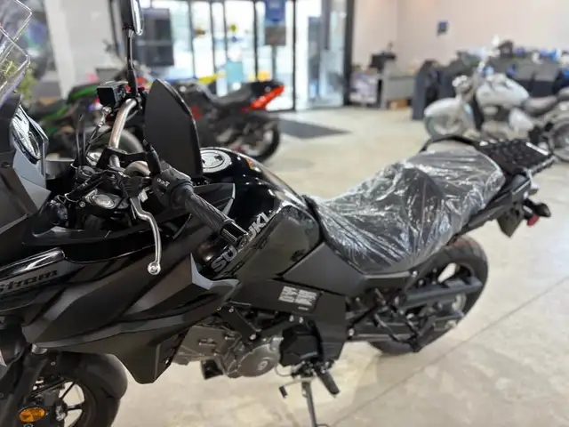 2024 Suzuki V-Strom 650XT in Street, Cruisers & Choppers in Markham / York Region - Image 5