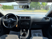 NO ACCIDENT HISTORY / DEALER SERVICED SINCE NEW ! Check out this stylish 2014 Volkswagen Jetta Trend... (image 9)