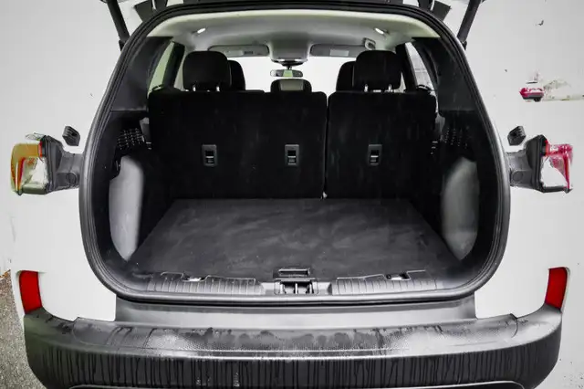 2022 Ford Escape SE Hybrid • HEATED SEATS • SPORT APPEARANCE PKG in Cars & Trucks in Kingston - Image 9