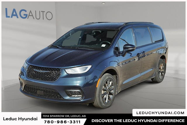 2022 Chrysler Pacifica Touring Tri-zone automatic climate contro in Cars & Trucks in Edmonton