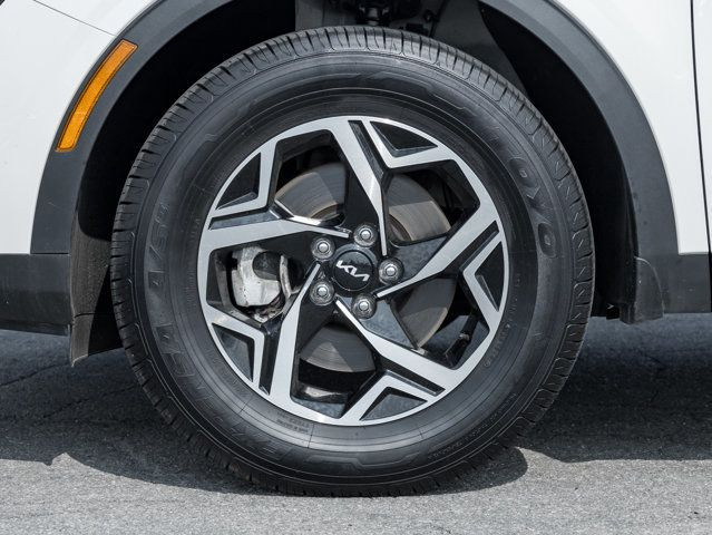 2023 Kia Sportage LX | Clean Carfax | Heated Seats in Cars & Trucks in Hamilton - Image 4