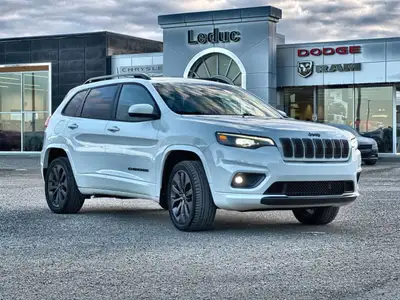 This one owner 2019 Jeep Cherokee 4x4 Limited has the V6 3.2L engine with a 9 Speed Automatic transm...