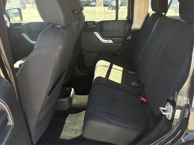 2016 Jeep WRANGLER UNLIMITED Sahara CLEAN MUSE SEE WE FINANCE AL dans Autos et camions dans London - Image 11