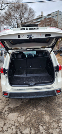 2019 Toyota Highlander XLE ALL WHEEL DRIVE. Clean Carfax, ONE single Owner. See the ad? The vehicle... (image 6)