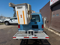 - 2006 Ford E-350 Cargo Van W/ Bucket - Triton 5.4L V8 Gasoline Engine - 148,705 KM - Versa Lift 29... (image 3)