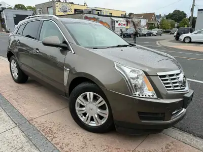 2015 CADILLAC SRX LUXURY COLLECTION 3.6L 6 CYLINDER AWD 195,000 KM ONE OWNER ONTARIO VEHICLE. NO ACC...