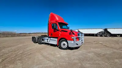 2019 Freightliner Cascadia Detroit DD15 505HP Eaton 18 speed 46,000 rear ends 4 way locks 22.5 rubbe...